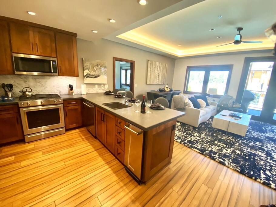 Appartement In/out - Zalanta - Great Location- 2 Hot Tubs - Heated Pool *