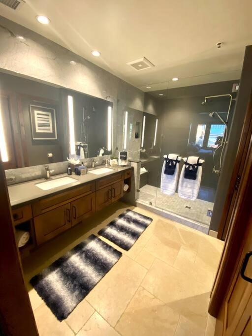 In/out - Zalanta - Great Location- 2 Hot Tubs - Heated Pool