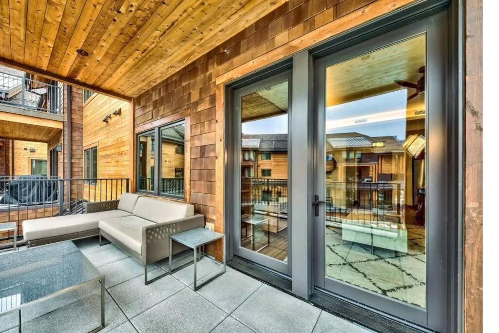 In/out - Zalanta - Great Location- 2 Hot Tubs - Heated Pool * South Lake Tahoe
